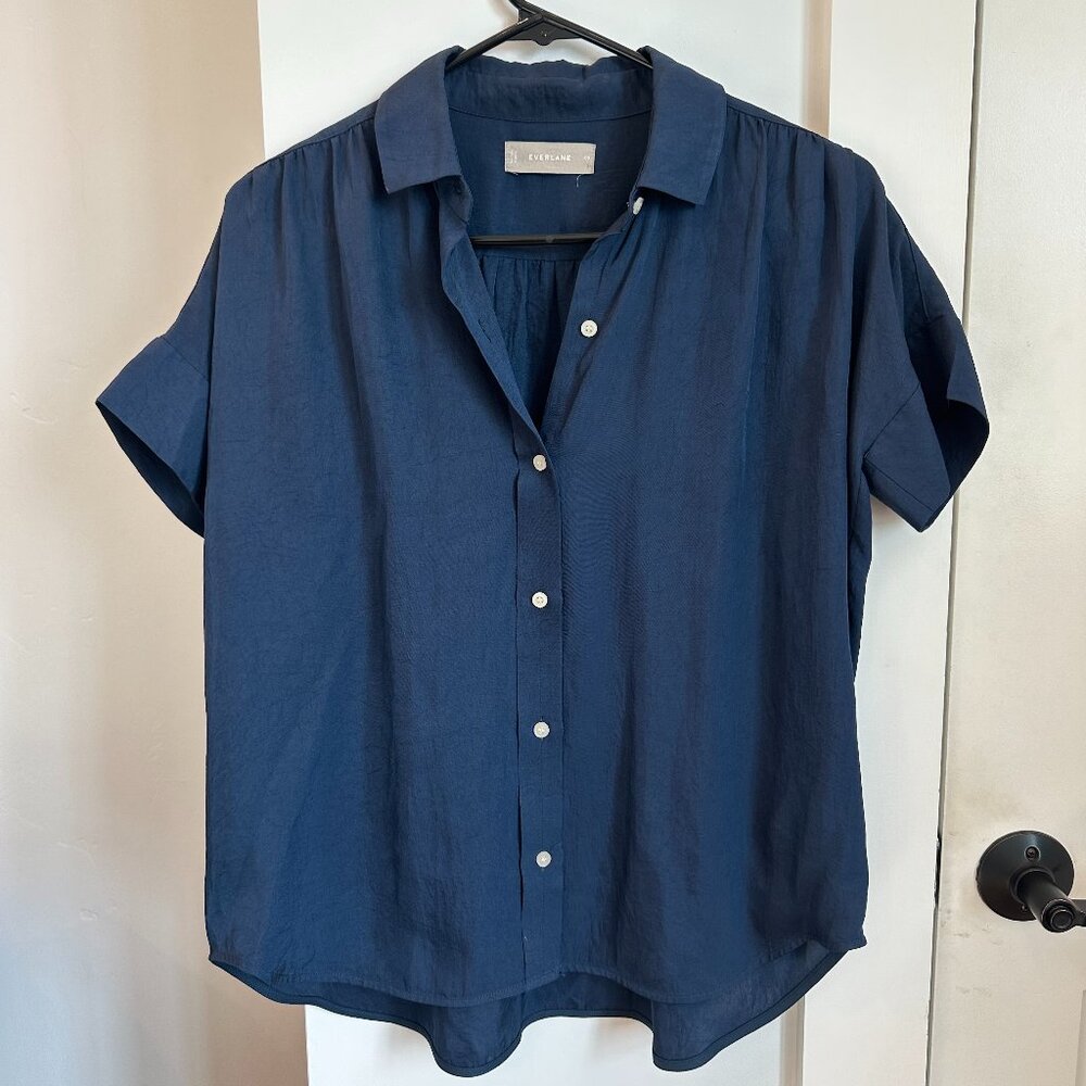 Flow-y Everlane Short Sleeve Blouse in Navy